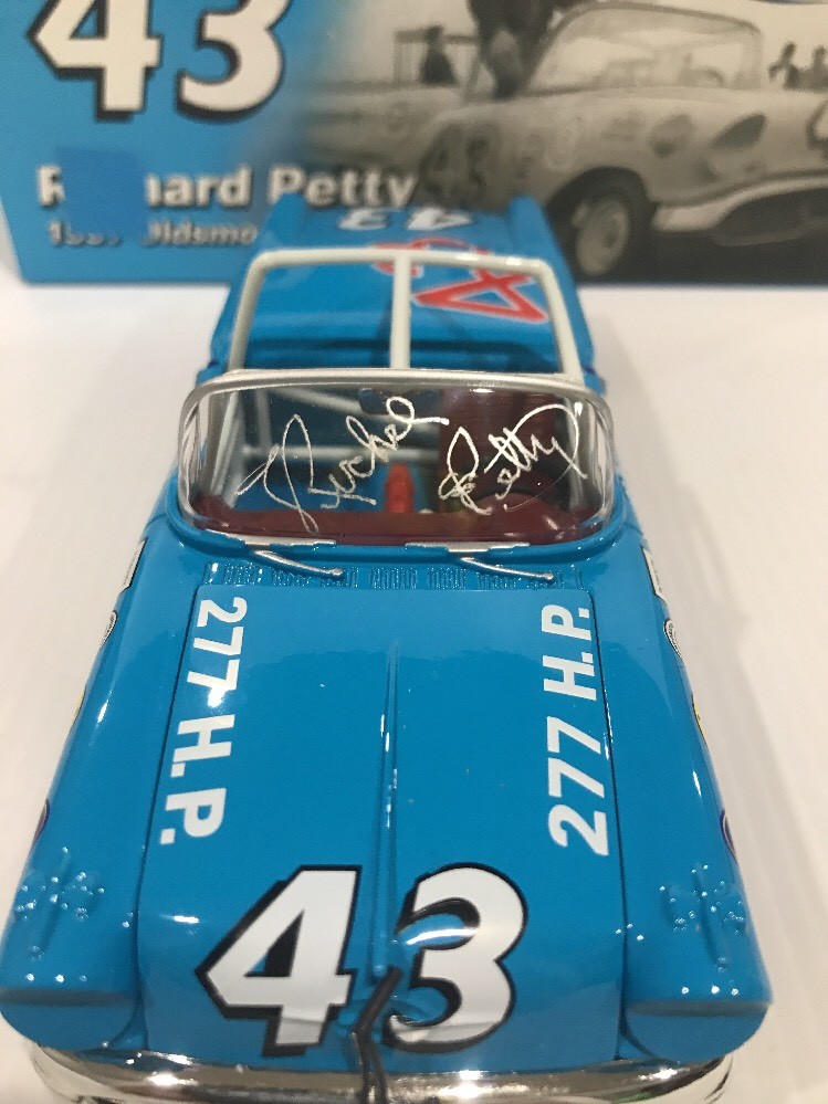 Hoff, Richard petty, 1957. Firma. Ozmobier descapotable. Hoff, Richard petty, 1957. Firma. Ozmobier descapotable.