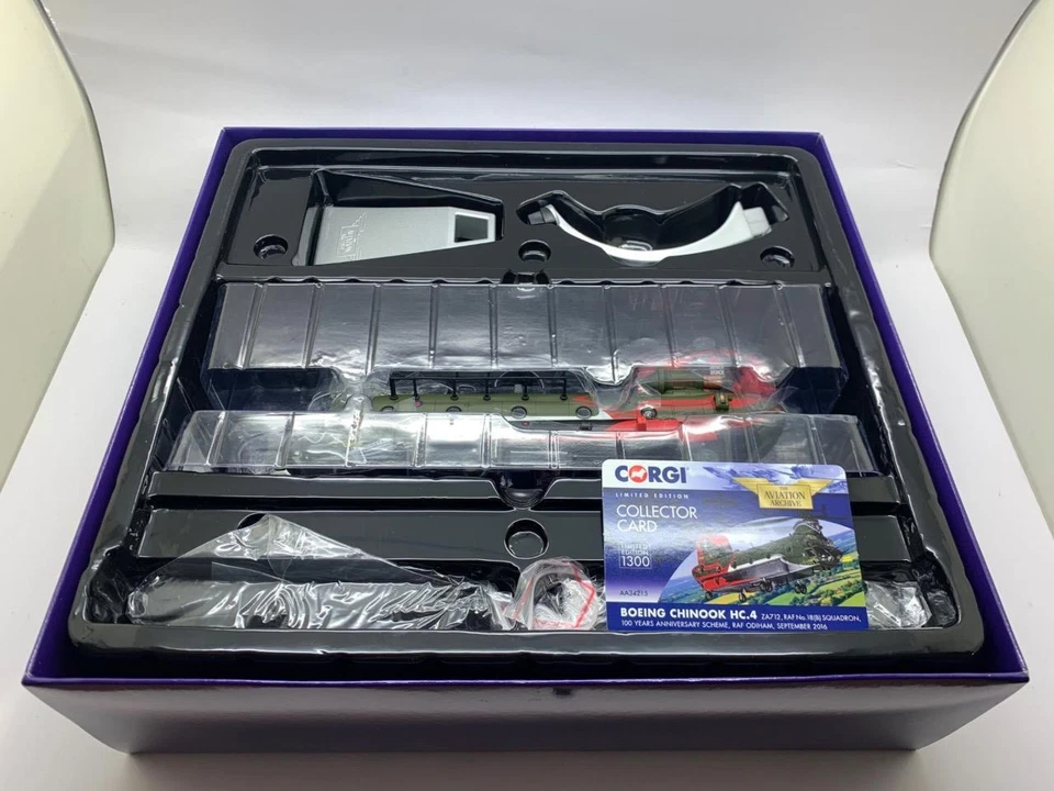Corgi Boeing Chinook HC.4 RAF 18 (B) Sqn 100 Anni RAF Odiham 2016 AA34215 1/72 - Immagine 2 di 2
