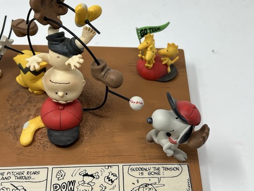 Figura Hallmark Peanuts Gallery "All-Stars Play Ball" Edición Limitada - 2016 - Imagen 5 de 11