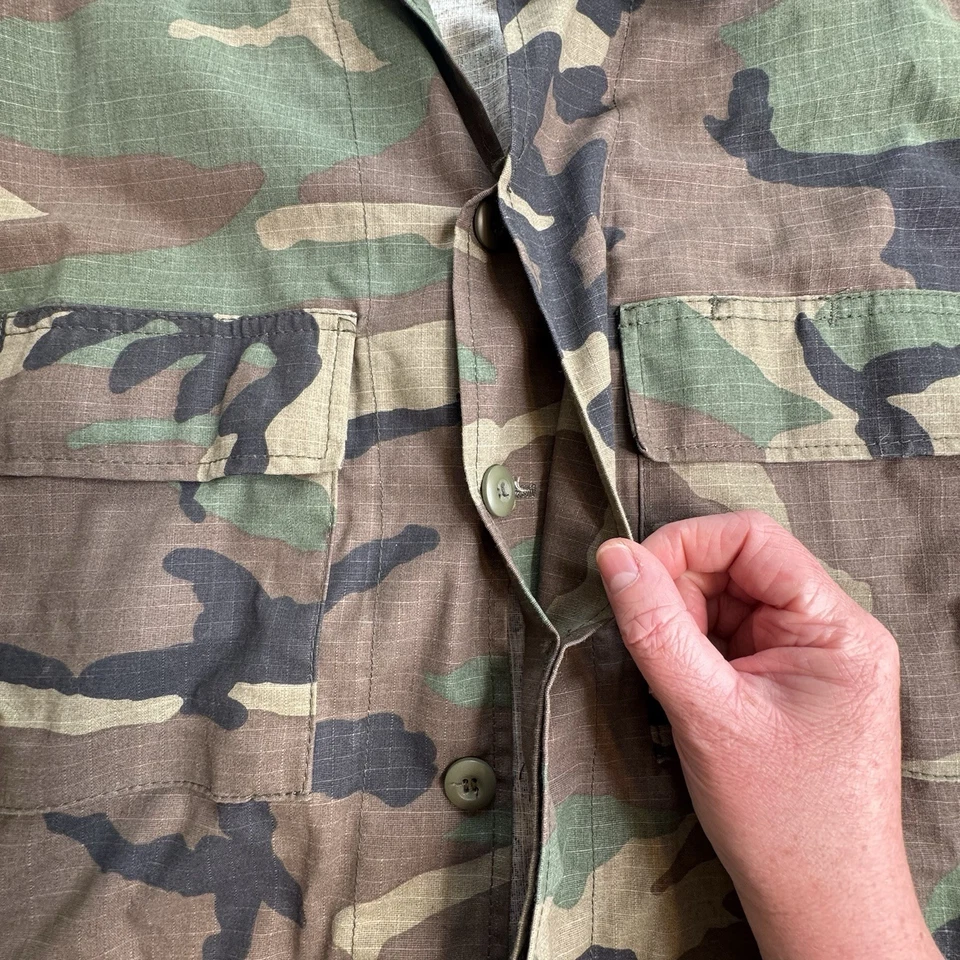 Camisa Rothco Woodland Camuflaje BDU Para Hombre Pequeña Regular Militar 4 Bolsillos Foto 3 de 4