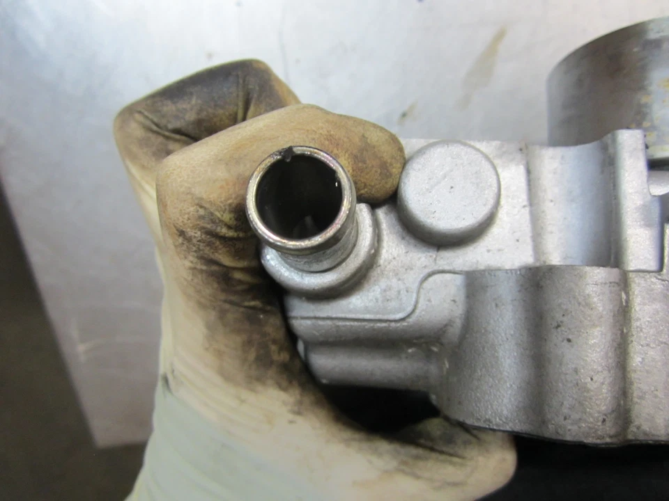 Bomba de refrigerante de agua de 2003 Subaru Legacy 2.5 Foto 3 de 4