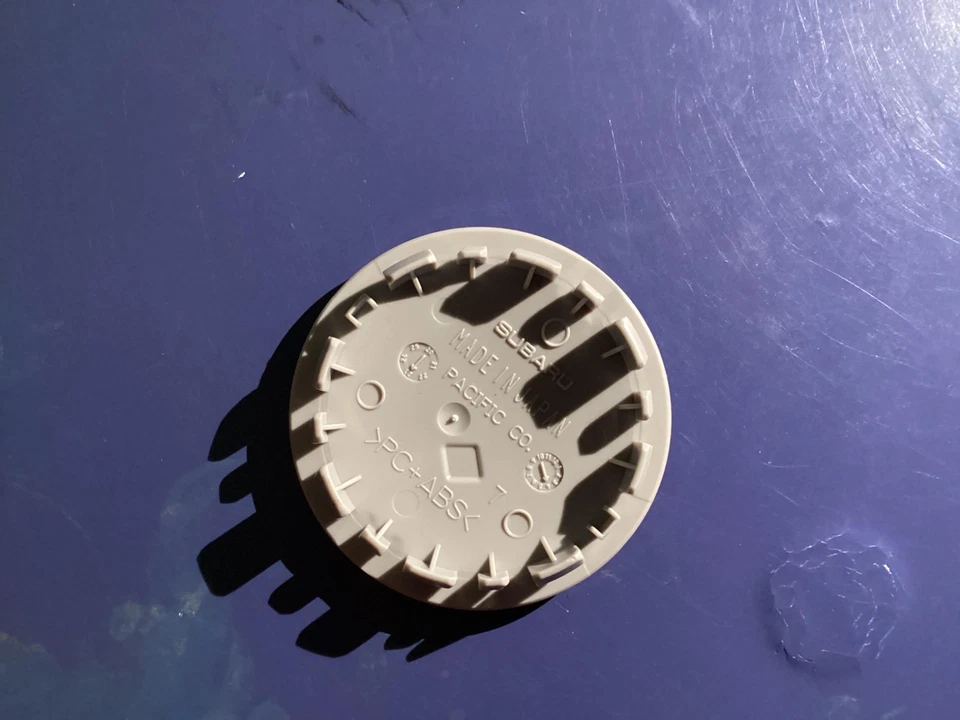 2015-2025 SUBARU OUTBACK LLANTA DELANTERA O TRASERA BUJE TAPA CENTRAL CUBIERTA OEM Foto 2 de 2