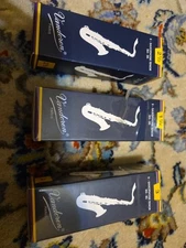 Vandoren Traditional Tenor Saxophone Reed Box of 5 strength 1.5-2-2.5-3-3.5-4