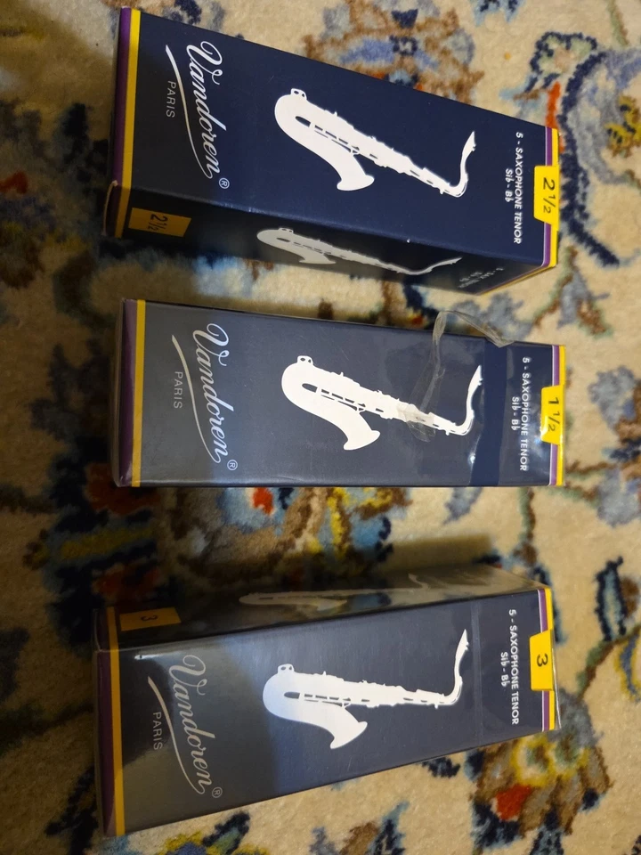 Vandoren Traditional Tenor Saxophone Reed Box of 5 strength 1.5-2-2.5-3-3.5-4