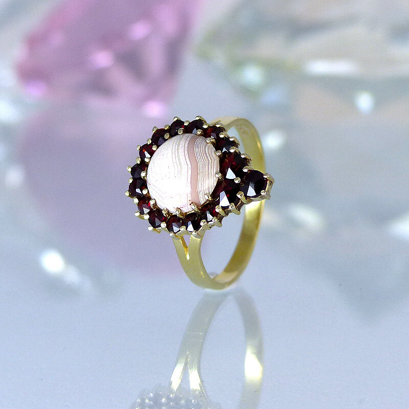 Ring IN 585 Yellow Gold - 1 White Agate +16 Granaten Ring IN 585 Yellow Gold - 1 White Agate +16 Granaten