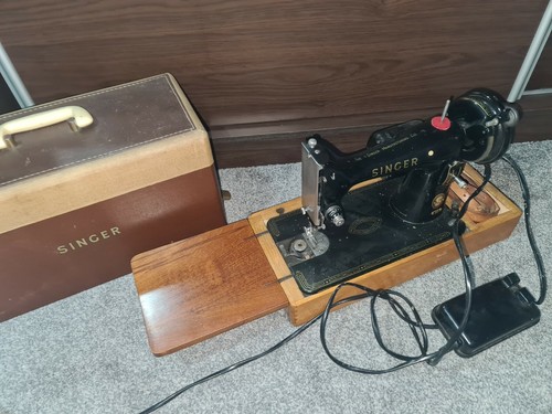 Singer Bzk 12 12-12Sewing Machine working with pedal - 第 1/8 張圖片