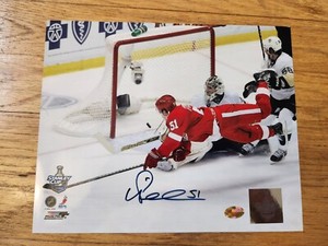 Detroit Red Wings 8 x 10 Photo Autographed Valtteri Filppula Goalie's Den COA
