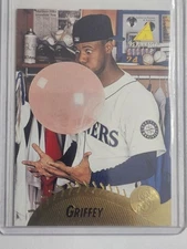 1995 Pinnacle - Ken Griffey Jr #128 Bazooka Bubble gum card should get it graded