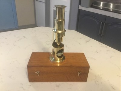 EIN HOCHWERTIGES VIKTORIANISCHES ANTIKMESSING-MIKROSKOP IM GEHÄUSE, Z. B. HOLZ von 74 GÜNSTIG.