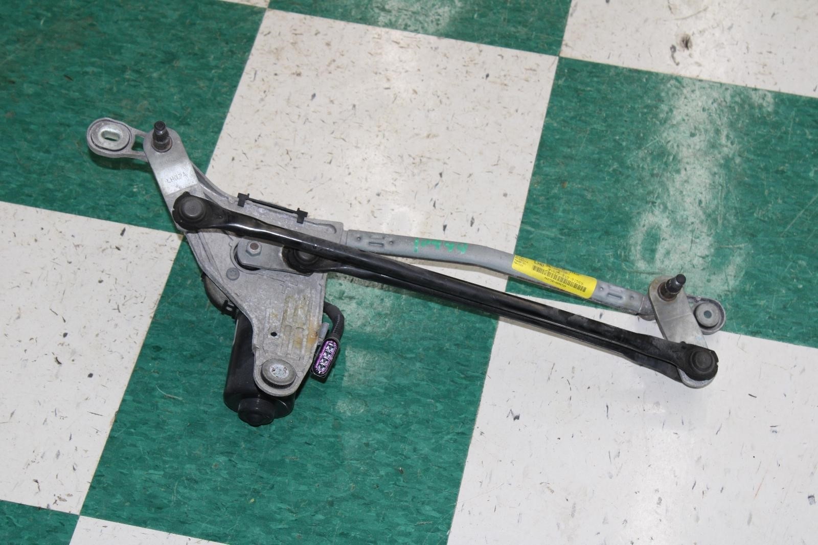 Maserati Ghibli 2014-2024 Front Windshield wiper motor