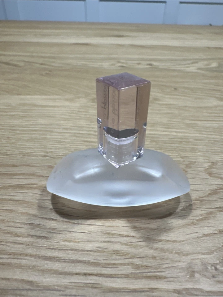 Mini probador Euphoria Blossom para mujer Calvin Klein eau de toilette .17 oz Foto 3 de 4