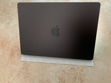 Macbook Pro 14 M5 24GB 1TB Space Black British model 5 cycles only!