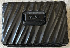 TUMI United Airlines THERABODY Amenity Toiletry Hard Black Case - VG