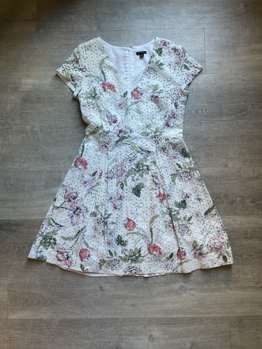 Ann Taylor Eyelet Floral Pleated Dress Size 6 Cap Sleeves V Neck Spring