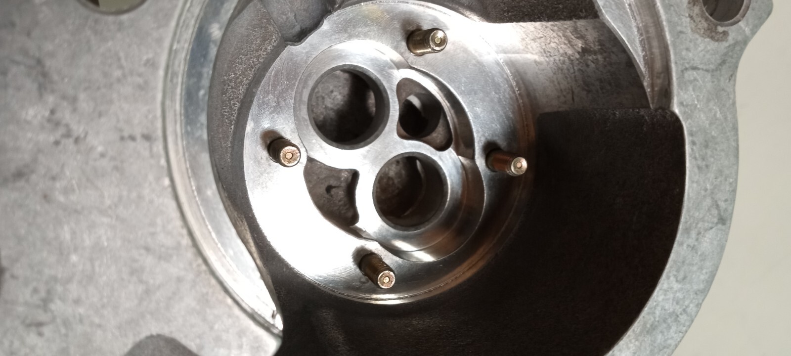 Ferrari 308 Transmission Oil Pump Gearbox Housing Cover 113073_328_208_Mondial