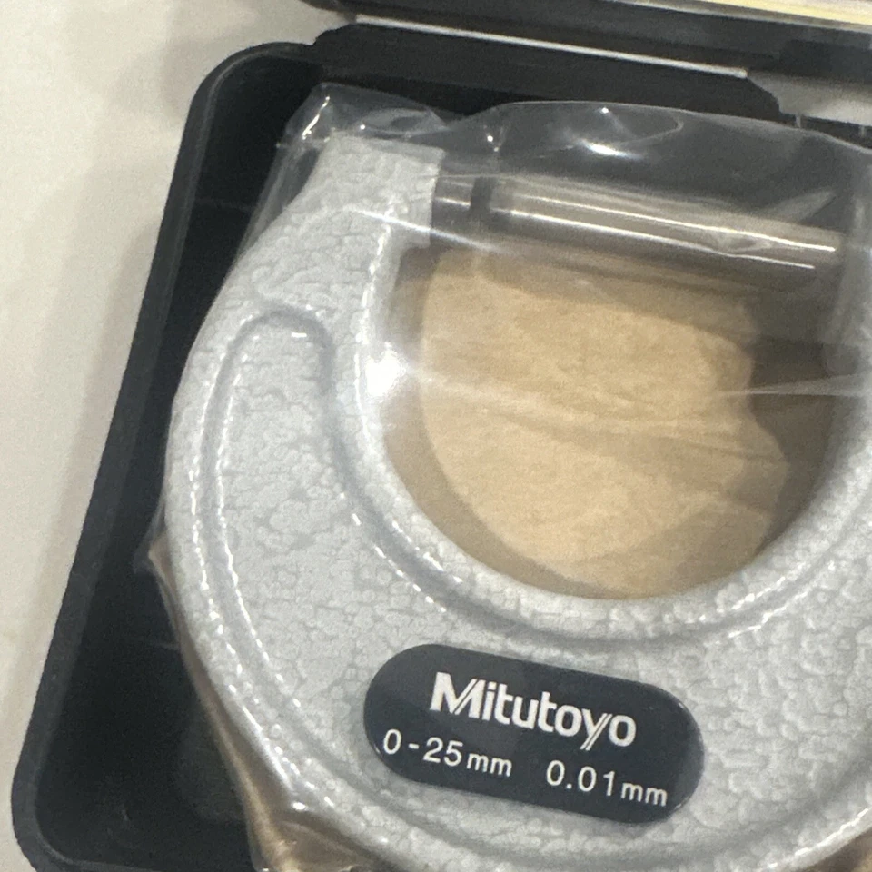Mitutoyo 103-137 Micrometer, 0mm-25mm Range Baked Enamel Finish Japan New - Image 2 of 4