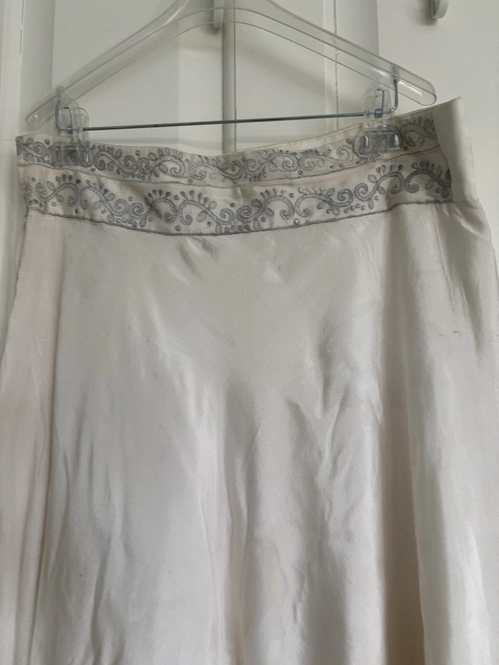 Blusa india cosida blanca y plateada Lehenga Choli estilo Bollywood Foto 3 de 4