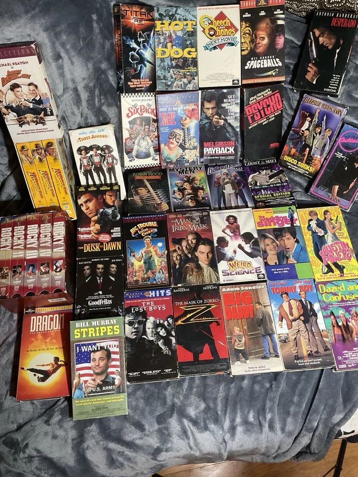 Lot of 39 VHS. All Bangers Action Comedy W/Rocky And Indy Boxsets Foto 2 de 4