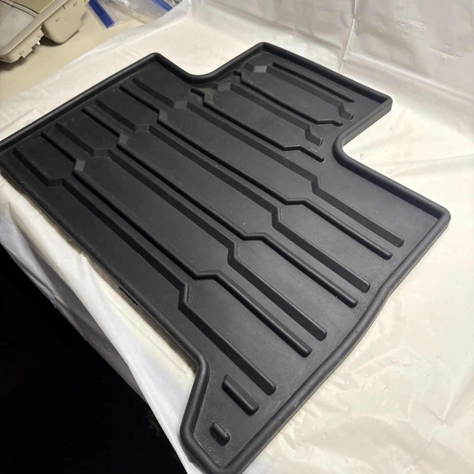Par de alfombrillas traseras izquierda derecha OEM 2006-2010 Hummer H3 88963299 negras Foto 4 de 4