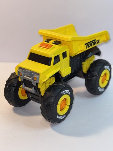 Hasbro Tonka The Claw Light & Sound Interactive Dump Truck Toy 2021 - Picture 2 of 6