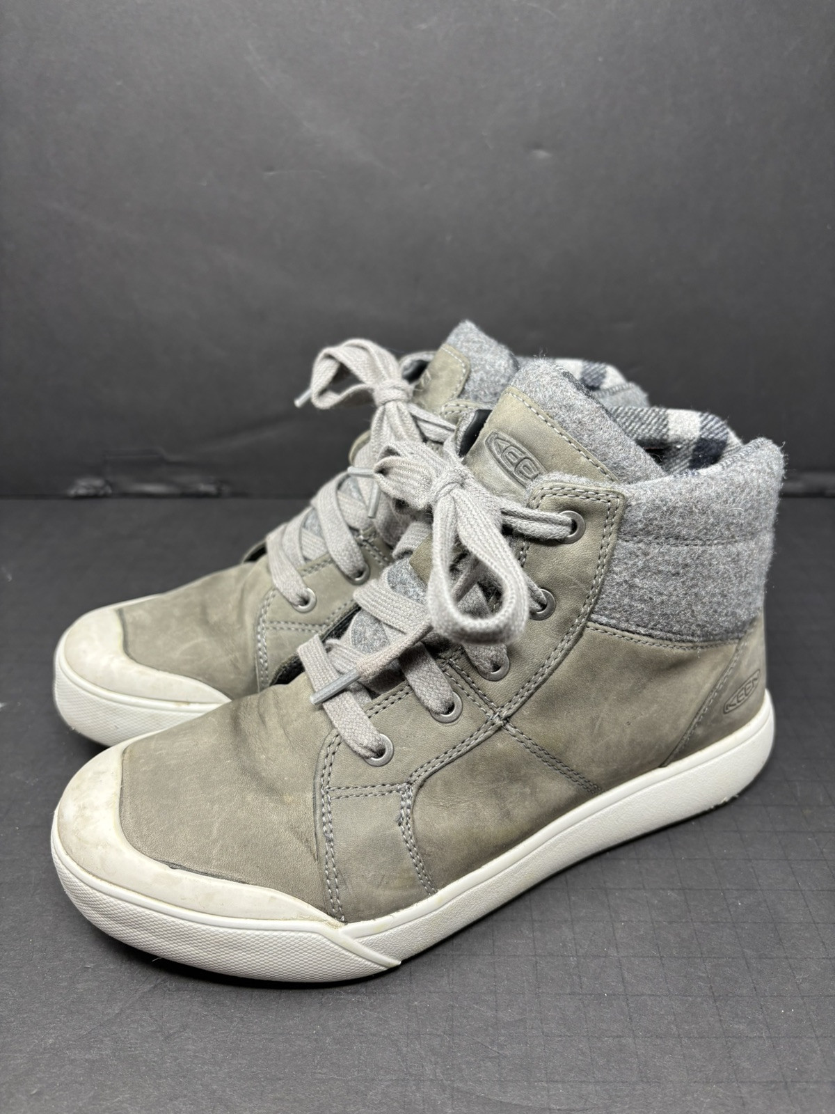 Stivali invernali Keen Elena Mid Casual da donna taglia 6 larghi in pelle isolati