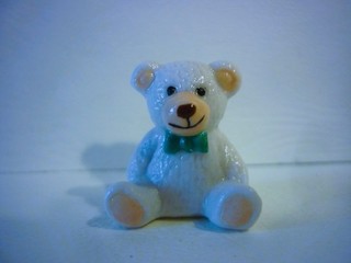 FEVE OURSON BLANC NOEUD PAPILLON VERT AU PAYS DES NOUNOURS 2026 RECTO/VERSO