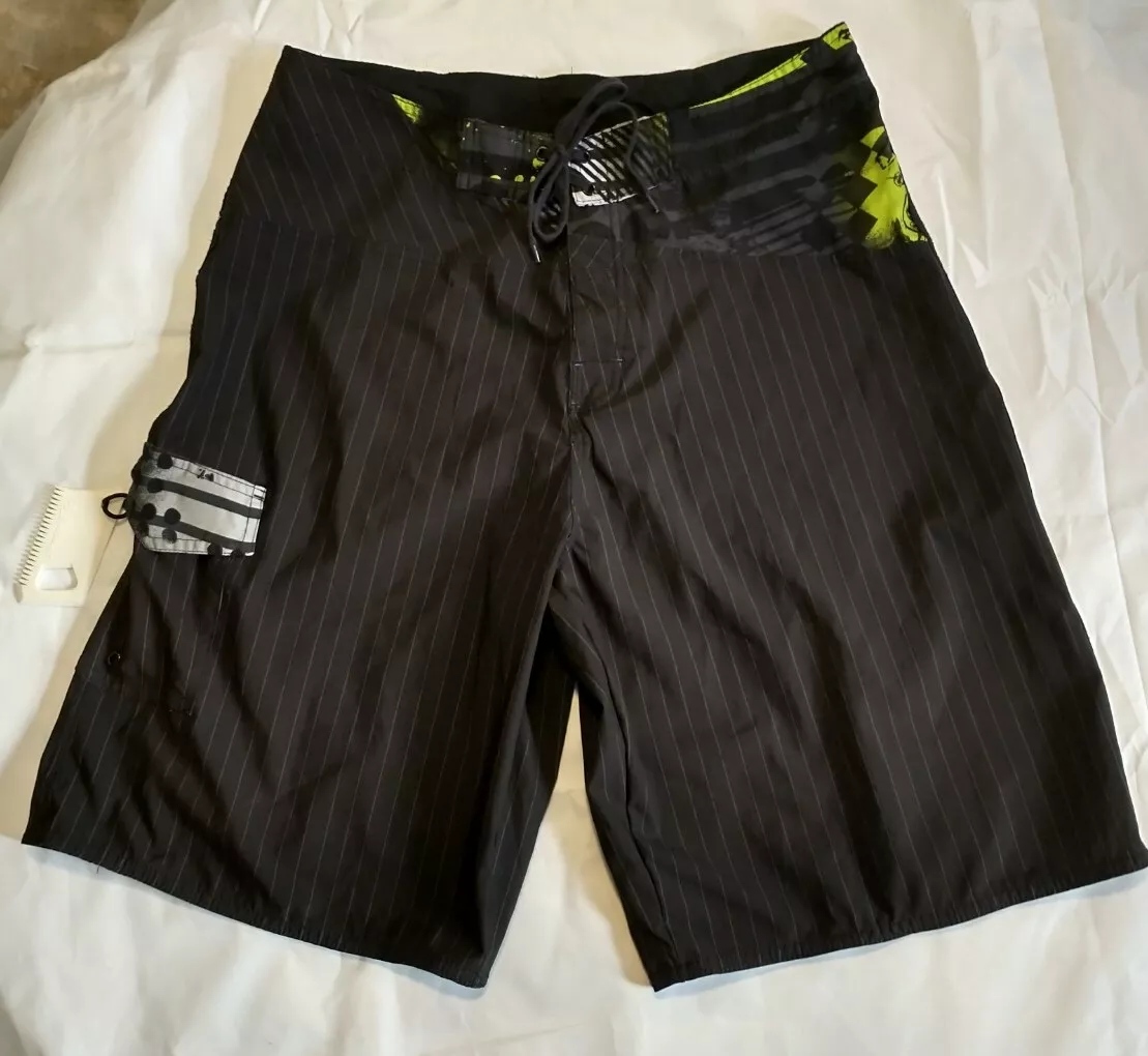 Burnside Black Board Short With Plastic Board Comb Bottle Opener Mens Sz 34