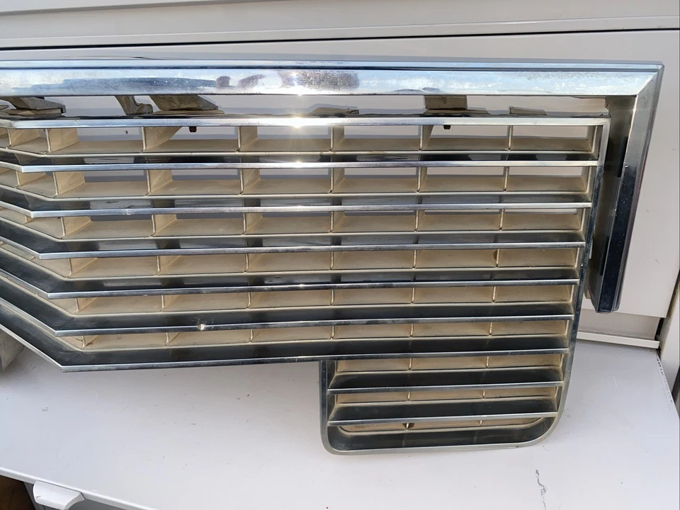 Cadillac DeVille Fleetwood 1972, Calais cromo parrilla de fábrica carrito completo Foto 4 de 4