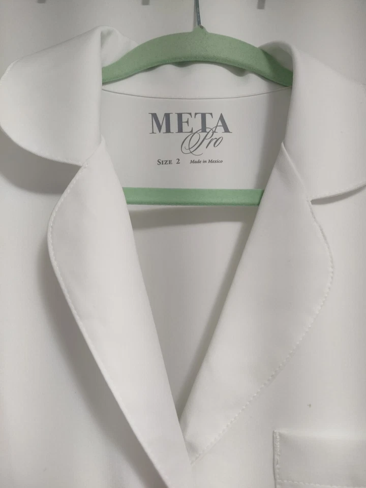 Meta Labwear White Swan Uniform Medical Esthetics Woman's Scrub White Sz 2 NWT - Image 2 of 4