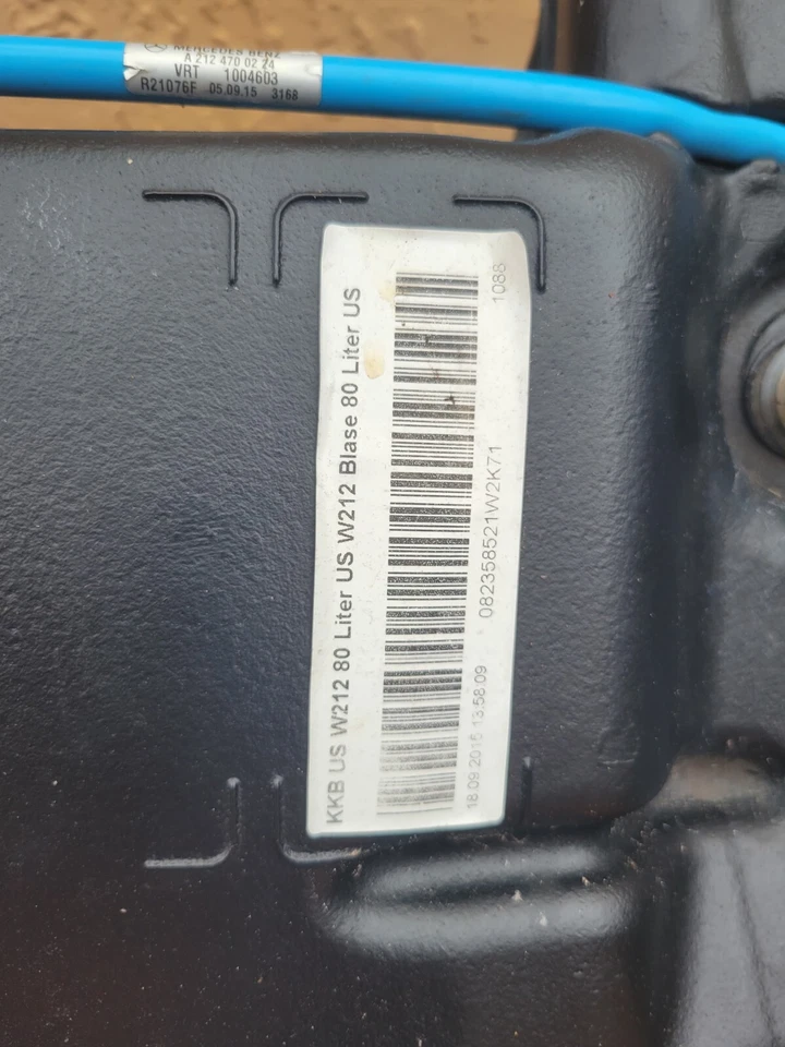 MERCEDES BENZ E350 W212 DEPÓSITO DE TANQUE DE GASOLINA CON CUELLO DE LLENADO FABRICANTE DE EQUIPOS ORIGINALES 2014-2016 Foto 3 de 4