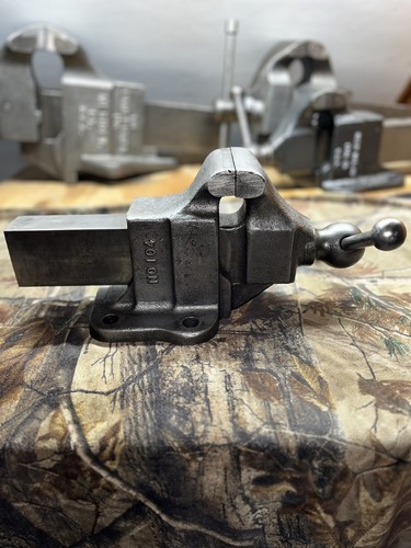 Vintage Reed No. 104 Bench Vise 4-Bolt Base Good Condition - Picture 2 of 14