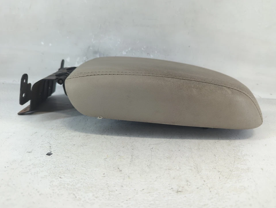 Крышка подлокотника для центральной консоли Ford Taurus 2011 года серая CADXE - Изображение 4 из 4