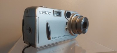 Sony Cyber-shot DSC-P72 3.2MP Digital Camera Silver Working