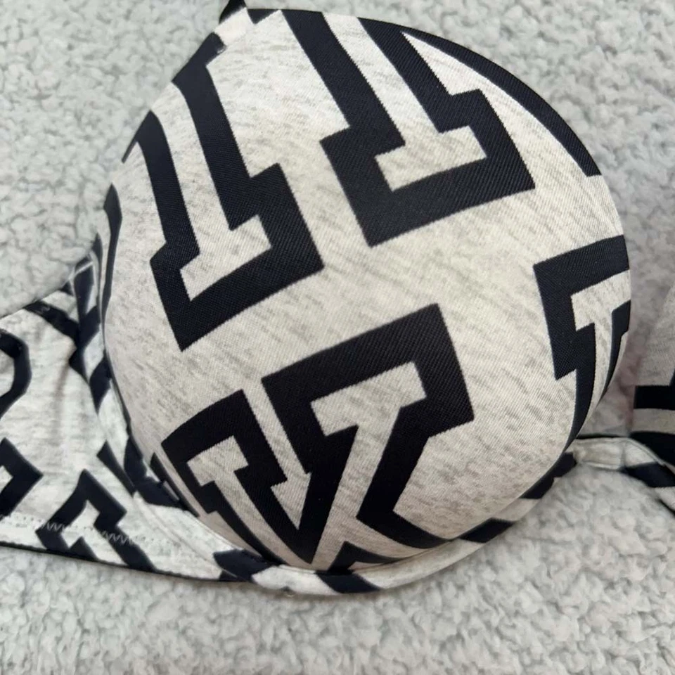 Pink Bra 32D Push Up Bra Wear Everywhere Super Push-Up Spellout Victoria Secret - Image 2 of 4