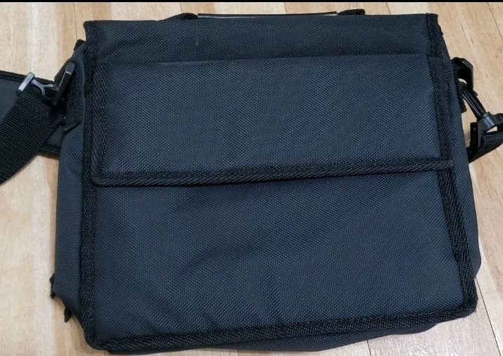 Bolsa de gimnasio EA Sports de nailon negra para llevar o almacenar una consola Playstation 1 Nintendo 64 Foto 4 de 4