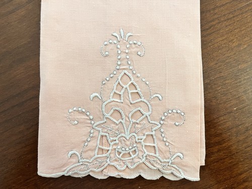 Pretty in Pink! Lot of 5 Vintage Linen Embroidered Cutwork Guest Towels - Picture 5 of 13