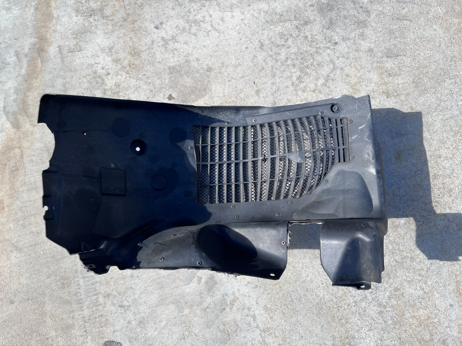 FERRARI 488 REAR RIGHT PASSENGER SIDE WHEEL LINER OEM 87495000 200859