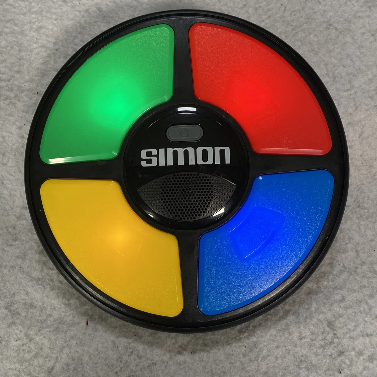 Simon Says Electronic Game Hasbro 2015 Classic Toy Works Great