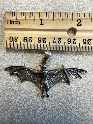 Neu Sterlingsilber großer detaillierter Halloween Fledermaus Anhänger