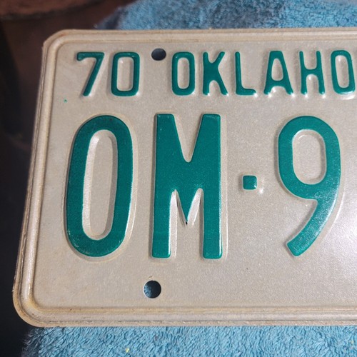 1970 United States Oklahoma Woodward County Passenger License Plate OM-9183 - Picture 2 of 14