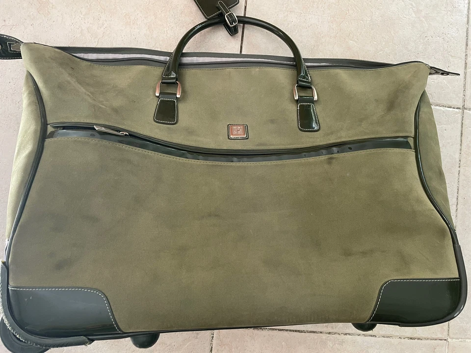 Bolsa de viaje con rodillo Diane Von Furstenberg verde claro (dañada) Foto 4 de 4