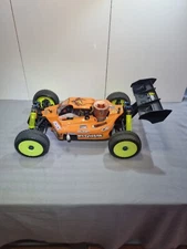 Associated 1/8 Buggy Pista Max Twister Novarossi