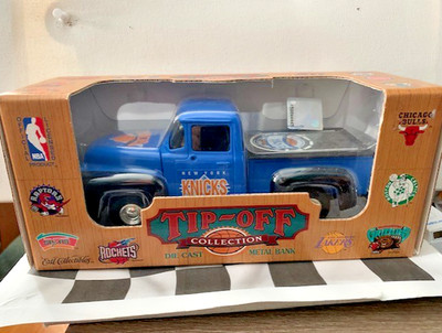 Ertl Collectibles 1995 NBA Tip-Off Collection New York Knicks 1:24 Diecast Ford