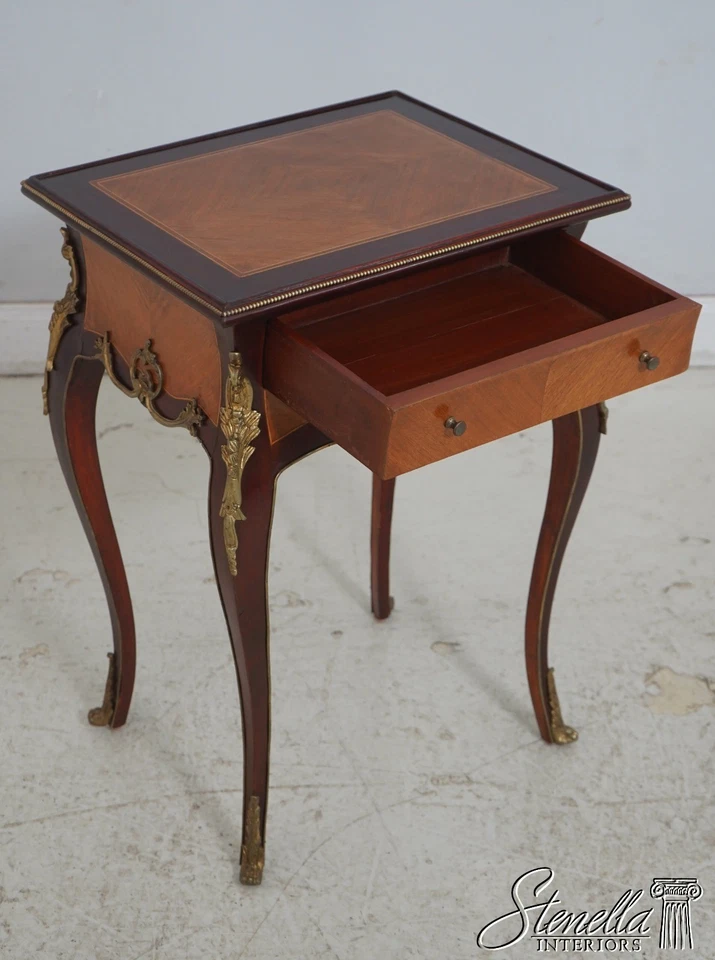 LF68964: Par de mesitas de noche francesas estilo Luis XV de 1 cajón Foto 4 de 4