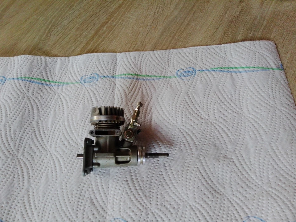 Carson / Force 15 Nitro Verbrenner Motor 2,5 ccm für Modellautos  schöner Zustan - Bild 2 von 4