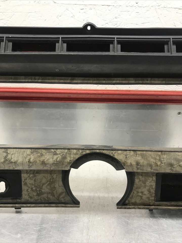 Cuadro de instrumentos Ford F150 F250 Bronco 1980-1986 bisel madera grano OEM Foto 3 de 4