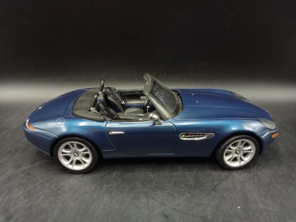 BMW Z8 1/18 Kyosho (dealer edition) - Immagine 4 di 4