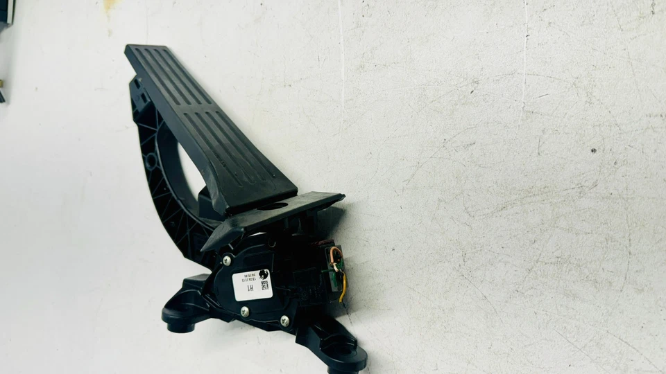 Acelerador de pedal de gasolina Hyundai Sonata 2011-2014 OEM 32700-3Q100 Foto 2 de 4