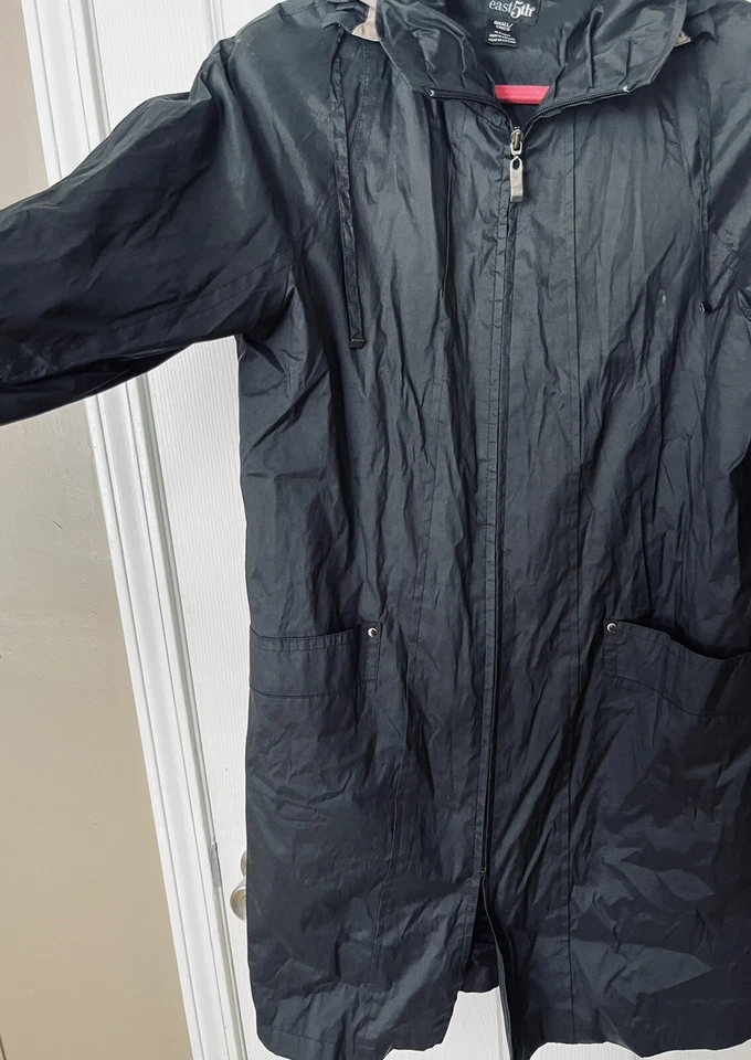 Chaqueta Abrigo East 5th Negra Plisada Trasera Columpio PEQUEÑA Foto 2 de 4