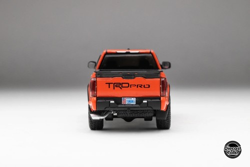 Toyota Tundra TRD PRO Solar Octano 1/64 exclusivo DiecastTalk PERSECUCIÓN Y REGULAR - Imagen 7 de 23